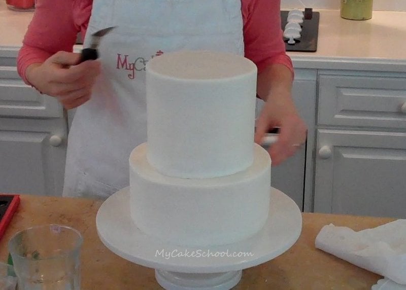 Cake dowels, Cake decorating, Stacking a wedding cake