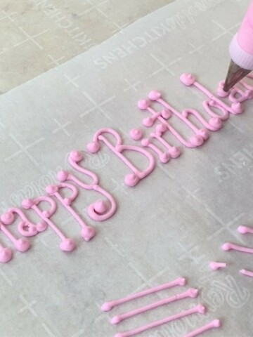 Writing on Cakes with Buttercream