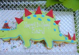 Learn how to make a cute and easy Dinosaur Cupcake cake