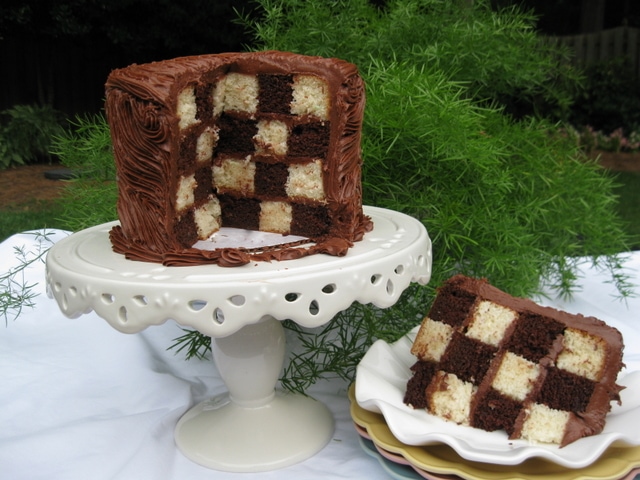 Learn how to make a fabulous Checkerboard Cake in MyCakeSchool.com's free step by step tutorial! No special cake pans required!