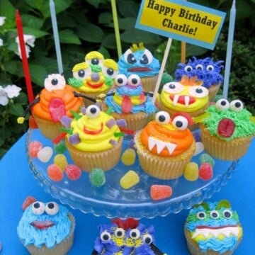 Fun, FREE Monster Cupcake Tutorial by MyCakeSchool.com! Perfect for kids parties and Halloween!