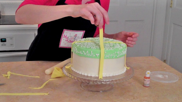 Adorable hat box cake with a frosted lid! Free cake tutorial by My Cake School!