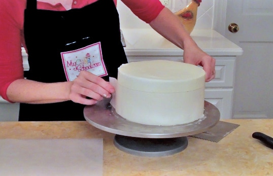 Learn how to make a CUTE hat box cake with a frosted lid in this My Cake School free cake tutorial!