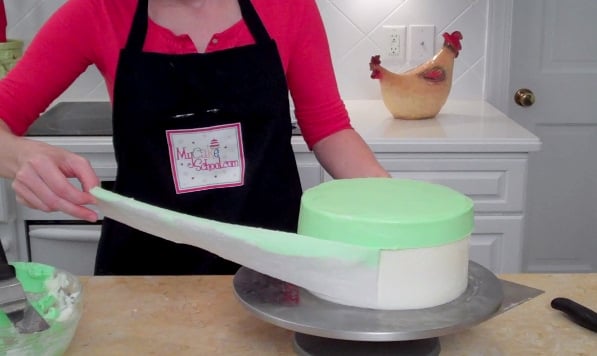 How to make a hat box cake with a frosted buttercream lid! Free tutorial by My CakeSchool!