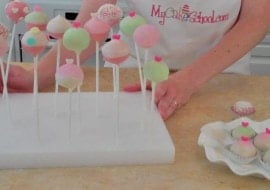 Learn to make beautiful cake pops and cake truffles in this My Cake School video tutorial!