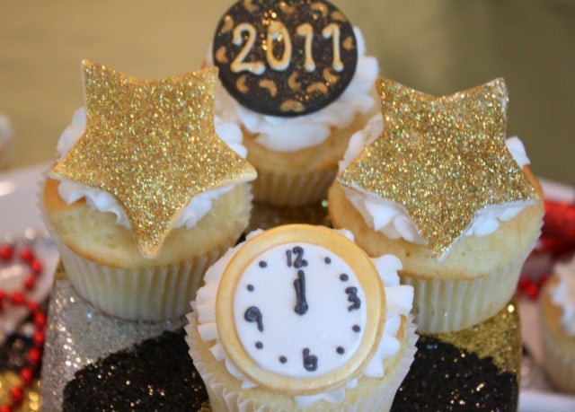 These Happy New Year Cupcakes are so festive and fun! The perfect way to celebrate! Free tutorial.