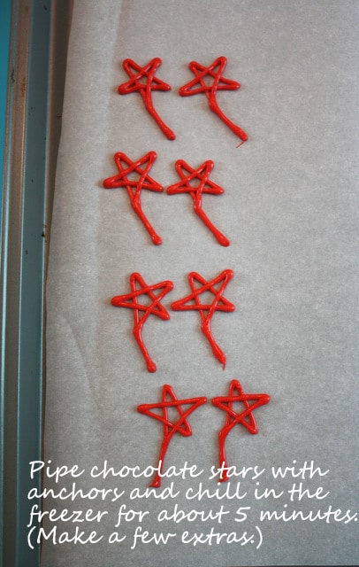 These Candy Coating Stars make the PERFECT cupcake toppers for July 4th Cupcakes! Free Tutorial by MyCakeSchool.com!