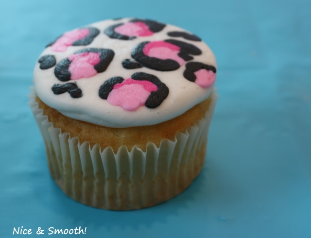 Learn how to make Leopard Print Cupcakes in this MyCakeSchool.com free cake tutorial!