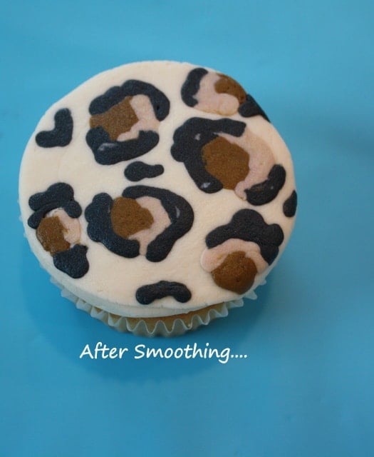 Learn how to make Leopard Print Cupcakes in this MyCakeSchool.com free cake tutorial!