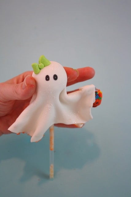 Free Ghost Cake Topper Tutorial by MyCakeSchool.com! PERFECT for Halloween parties!