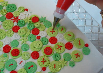 Free Christmas Tree of Buttons Cake Decorating Tutorial by MyCakeSchool.com! So simple and unique!