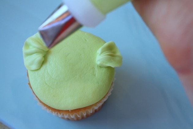 Adorable Buttercream Bird Cupcake Tutorial by MyCakeSchool.com! Perfect for Young Birthdays and Baby Showers!