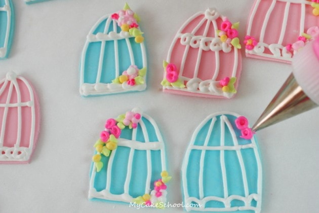 Adorable Birdcage Cupcakes from MyCakeSchool.com's free cake decorating tutorial!