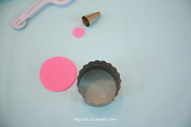 Free Cake and Cupcake Tutorial! Cute and Easy Swimsuit Cake and Beach Cupcakes by MyCakeSchool.com!