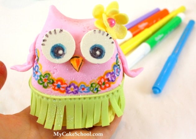 So CUTE! Free Hula Owl Cake Topper Tutorial by MyCakeSchool.com! Perfect for luau or pool parties!
