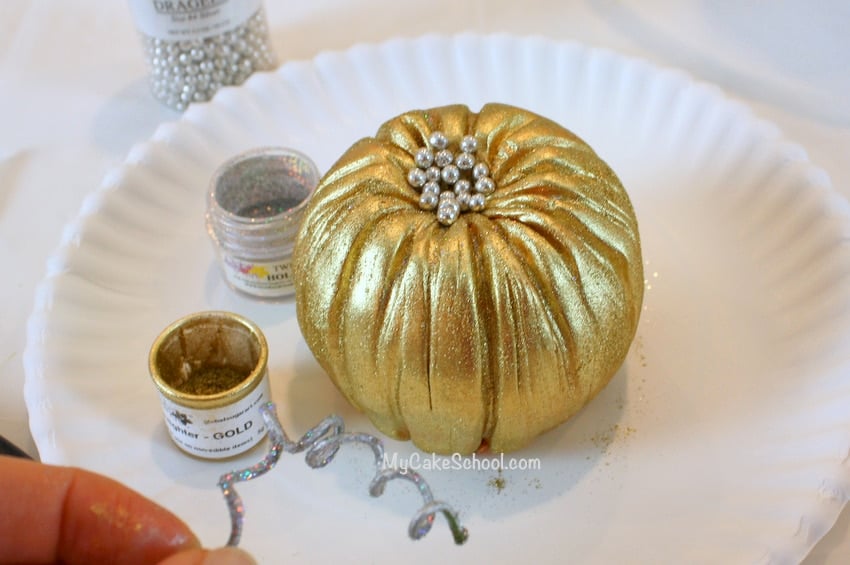 Learn how to make gorgeous pumpkin cake toppers in this free tutorial by MyCakeSchool!