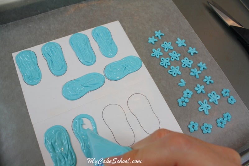 Learn how to make adorable Flip Flop Cupcake Toppers in this free step-by-step cupcake tutorial!