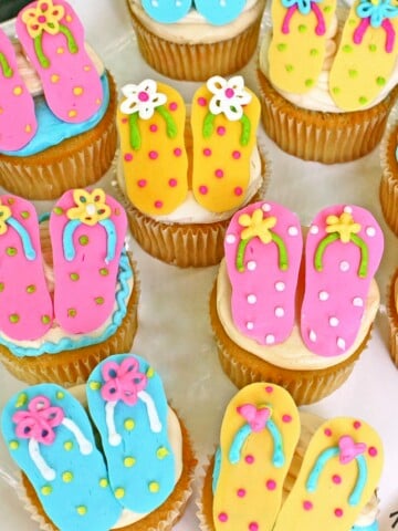 Free Flip Flop Cupcake Tutorial by MyCakeSchool.com! So simple and perfect for summer! My Cake School cake tutorials, recipes, and more!