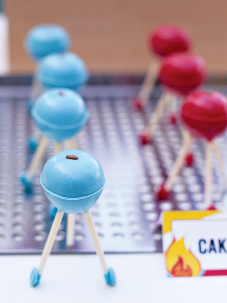 Adorable Grill Cake Pops by Sweetsbykcreative.com as featured on My Cake School's Father's Day Cake Roundup! 