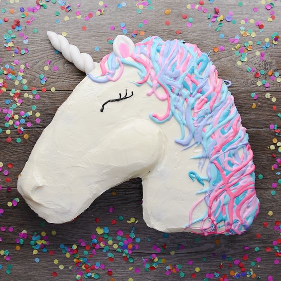 Love this Unicorn Pull Apart Cupcake Cake by So Yummy (as featured on MyCakeSchool.com)