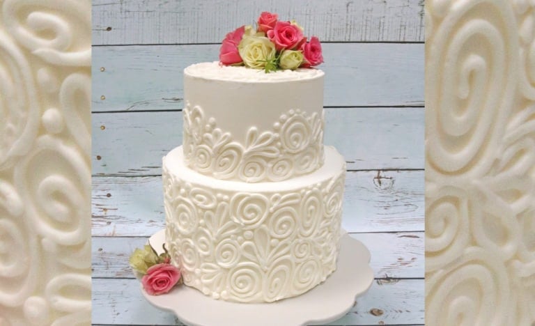 Pretty Buttercream Piping Design (with fresh flowers)