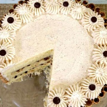 This Cannoli Cake is so moist and delicious!