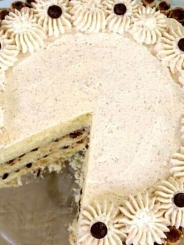 This Cannoli Cake is so moist and delicious!