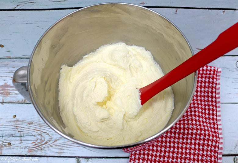 Easy and Delicious Lemon Buttercream Frosting