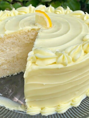 Delicious Lemon Cheesecake Cake