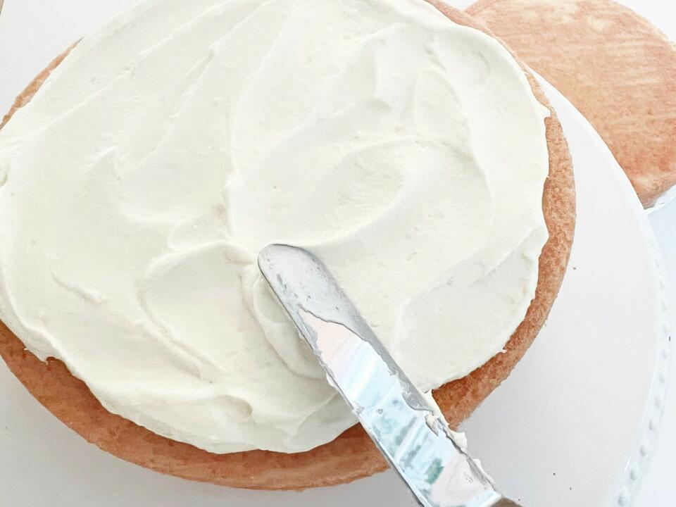 Spreading on the White Chocolate Filling