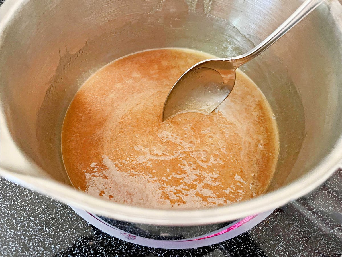 Caramel mixture, boiling in saucepan