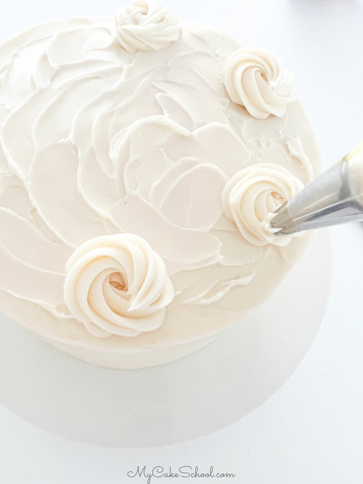 Adding texture to the frosted cake with offset spatula