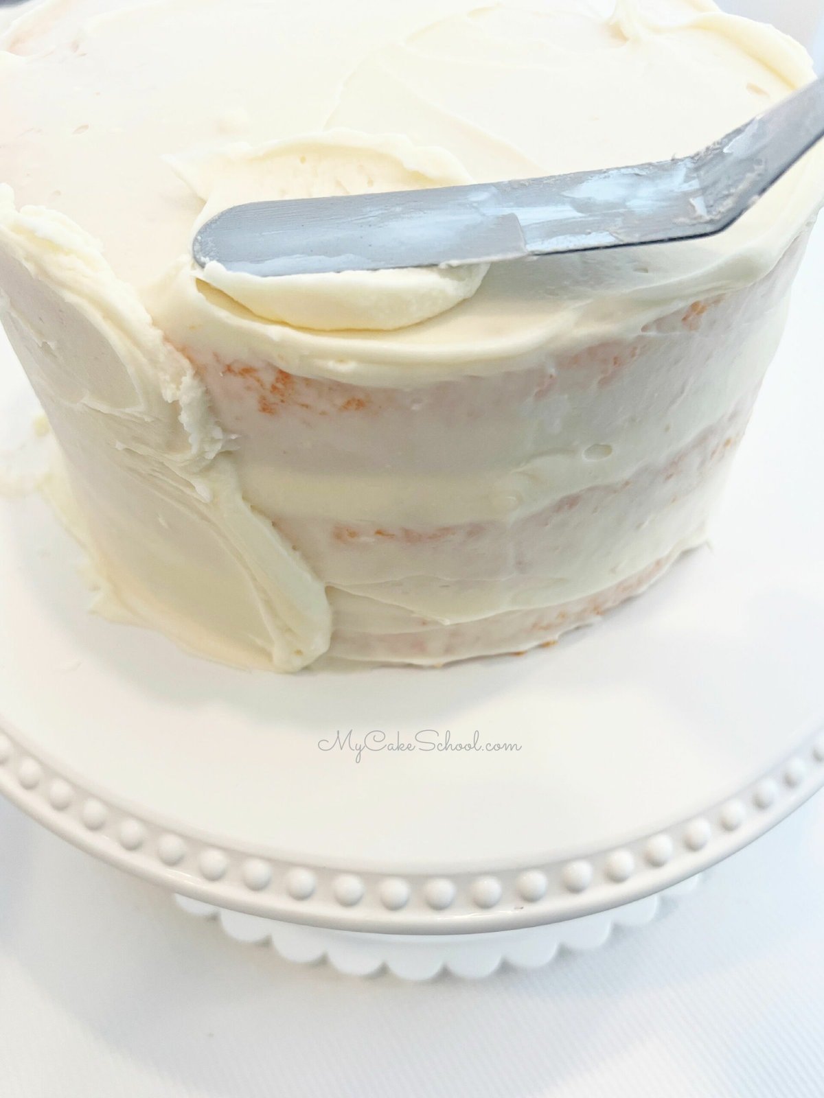 Frosting orange cake with cream cheese frosting